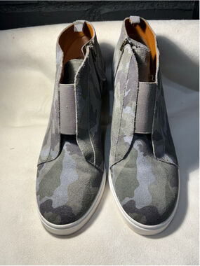 Women's LineaPaola Camo Suede Wedge Sneakers